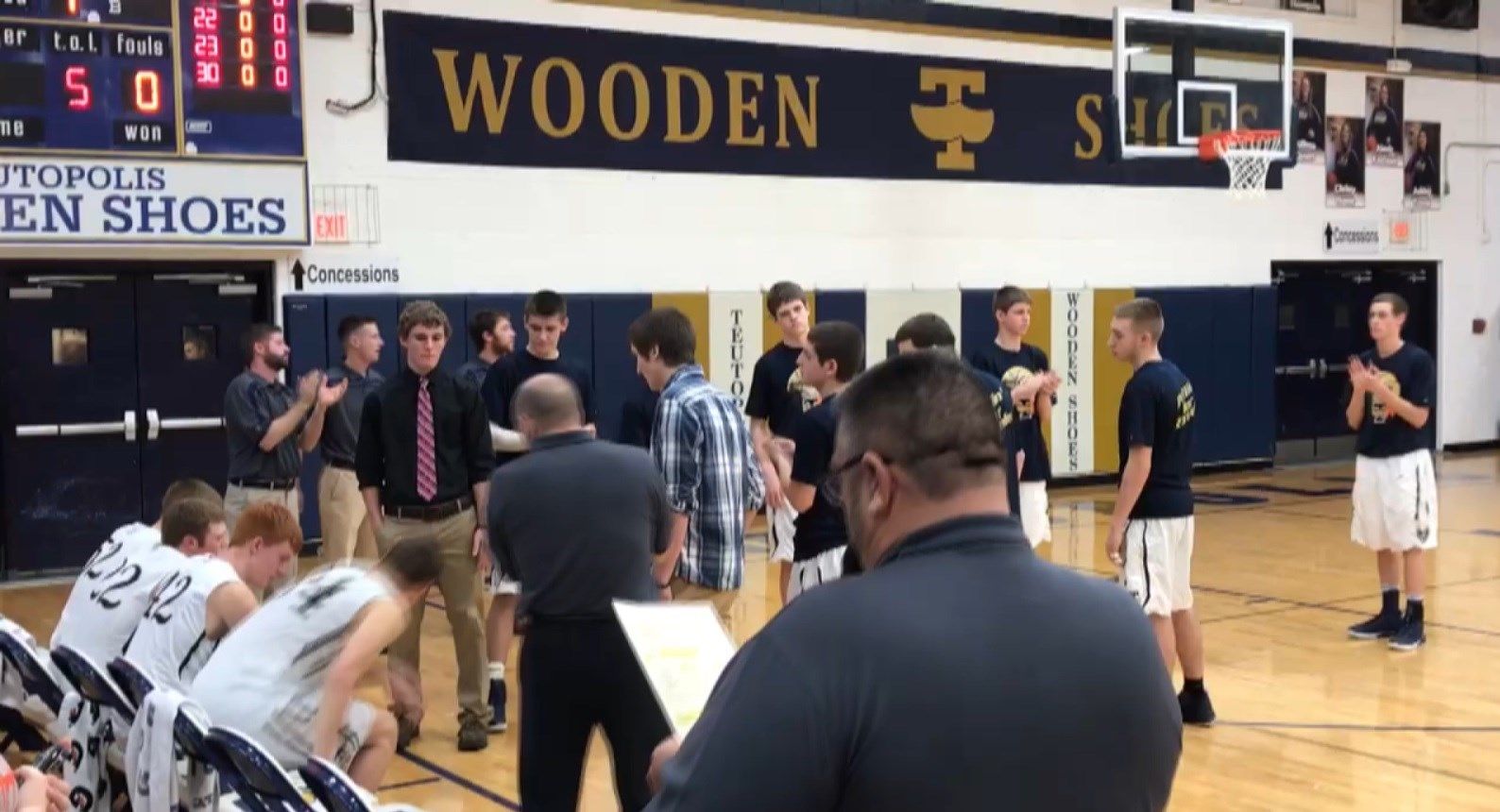 Teutopolis community rallies to host basketball tournament