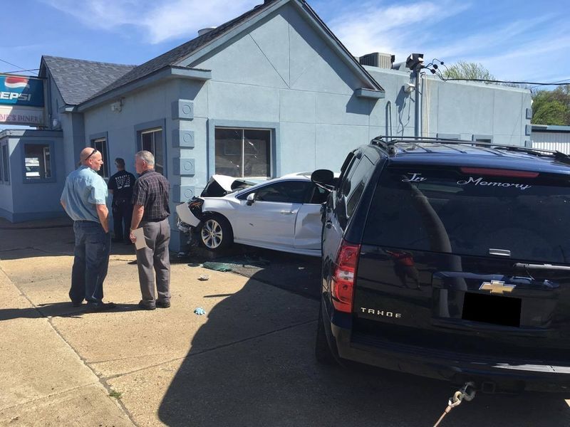 SUV crashes into car at Decatur restaurant NewsCenter17