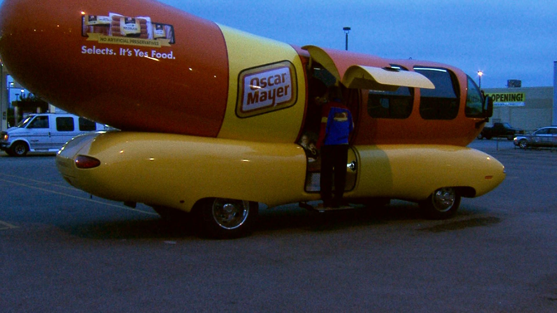 Weinermobile Wheels Through Decatur - Wandtv.com, NewsCenter17 ...