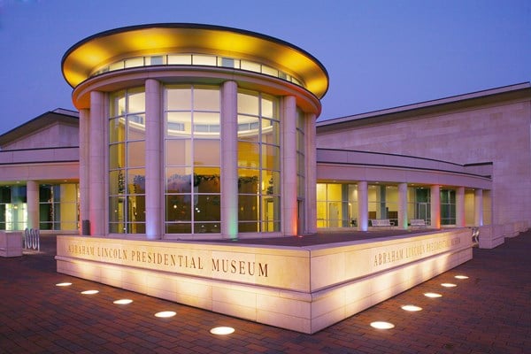 Lincoln Presidential Library holding student art contest